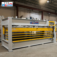 Presse à chaud hydraulique robuste à 4 niveaux pour la production de panneaux de porte plaqués et de panneaux de porte de qualité meuble