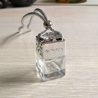 Diffuseur de parfum pour voiture en verre liquide de 8 ml, bouteille suspendue, bouchon carré en bois, or/argent/noir, évaporation naturelle, sans électricité