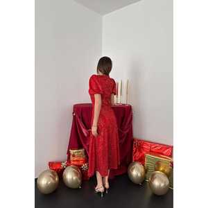 Robe de soirée longue rouge à sequins, du XS au XL, avec décorations en strass et perles drapées à plusieurs niveaux, idéale pour les soirées et les bals de promo. - Product Image 1
