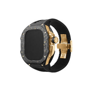Étui de protection de montre en fibre de carbone personnalisé avec point doré et bracelet de montre en caoutchouc fluoré multiple - Product Image 3