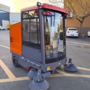 Nueva barredora y secadora de carreteras autopropulsada a batería, eficiente, con cepillos dobles - Product Image 3