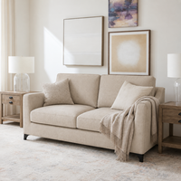 Canapé en lin de luxe sur mesure à deux places avec structure en bouleau rembourrée, coussins en mousse et oreillers doux pour salon de villa moderne