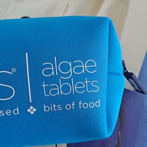 Bolsa de maquillaje de neopreno impermeable de gran capacidad con cremallera 3D Logotipo de silicona bolsa de viaje - Product Image 1