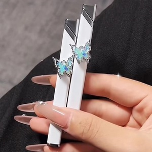 Accendino di Lusso per Ragazze con Farfalla 3D Incantata in Lega di Zinco, Ricaricabile e Antivento a Fiamma Diretta - Product Image 4