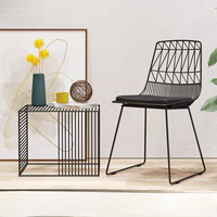 Chaise élégante en fil de fer-Cadre durable en fil de fer, design moderne, sièges confortables pour la maison, le bureau et les espaces extérieurs
