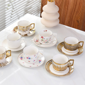 Ensemble tasse et soucoupe à café en céramique vintage à motifs floraux britanniques, pour le thé de l'après-midi, mug à thé noir, cadeau - Product Image 1
