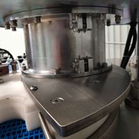 Machine de mise en conserve électrique automatique commerciale pour la mise en conserve de fruits de tomate de boisson alimentaire avec capsulage de verre de papier plastique en métal