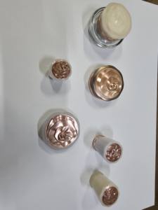 บริการขึ้นรูปพลาสติกฉีดขึ้นรูปสำหรับบรรจุภัณฑ์เครื่องสำอางแบบกำหนดเอง ชิ้นส่วนเปลือกอุปกรณ์ความงามจาก ABS PS โรงงานผลิตและบริการงานกลึง - Product Image 2