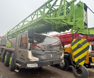 Grue sur camion Zoomlion ZTC700V 70T, année 2022, bon état, capacité 130T, avec grue SAC1300T, STC800T6, STC800T5, STC1000C7. - Product Image 4