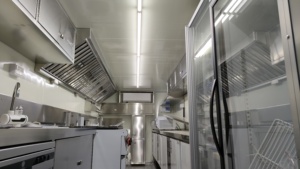 Remorque alimentaire entièrement équipée Chariot alimentaire mobile Pizza d'<span class=keywords><strong>occasion</strong></span> Camion à bière <span class=keywords><strong>Achat</strong></span> d'un food truck carré - Product Image 4