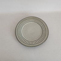 Service de table en porcelaine vintage moderne, ensemble de vaisselle marron avec assiette, tasse, cuillère et bol pour la table à manger