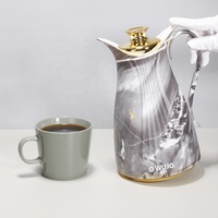 Hermosa Jarra Térmica de Vacío con Diseño Árabe, Cuerpo de Plástico y Recarga de Vidrio, Termo para Café Caliente, Jarra para Agua, Cafetera
