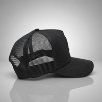Casquettes Trucker en Maille Noire 6 Panneaux Style 112 avec Logo Brodé Avant et Latéral, Visière Légèrement Courbée – Bonne Affaire 2026