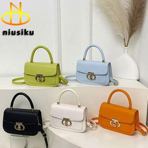 Bolso Bandolera Cuadrado Pequeño de PU, Ajustable con Botones, Ligero, Simple, Versátil, de Diseño, de Lujo, para Uso Diario, para Mujer - Product Image 1