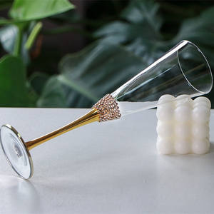 Vente en gros de 2 flûtes à champagne en verre <span class=keywords><strong>cristal</strong></span> personnalisées pour mariage - Product Image 6