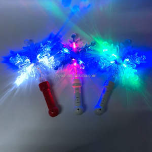 Offre Spéciale fille princesse amour Led clignotant magique flocon de neige baguettes allument bâtons lumineux flocon de neige baguette jouets pour enfants cadeau de noël - Product Image 1