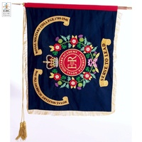 Fanion suspendu brodé à la main, drapeau de table cérémonial OEM, vente en gros de drapeaux brodés, bannières décoratives, design et couleurs