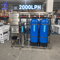Système de traitement d'eau RO commercial 2 T/H avec contrôle PLC, 2000 LPH, système RO industriel avec filtre à sable et charbon et châssis en acier inoxydable SS304