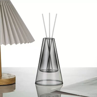 Vase en verre transparent à double paroi de 180ml Aromathérapie sans flamme pour diffuseur de roseaux Bouteille en verre de luxe en forme de cône Home Deco