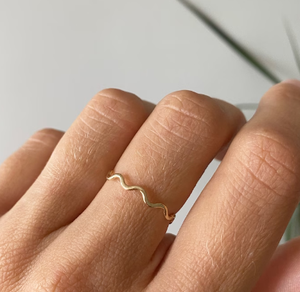 Anello di impilamento a increspatura fatto a mano 14k anello scarafaggio <span class=keywords><strong>in</strong></span> oro o <span class=keywords><strong>argento</strong></span> Sterling regalo speciale chic per il suo regalo di compleanno - Product Image 5