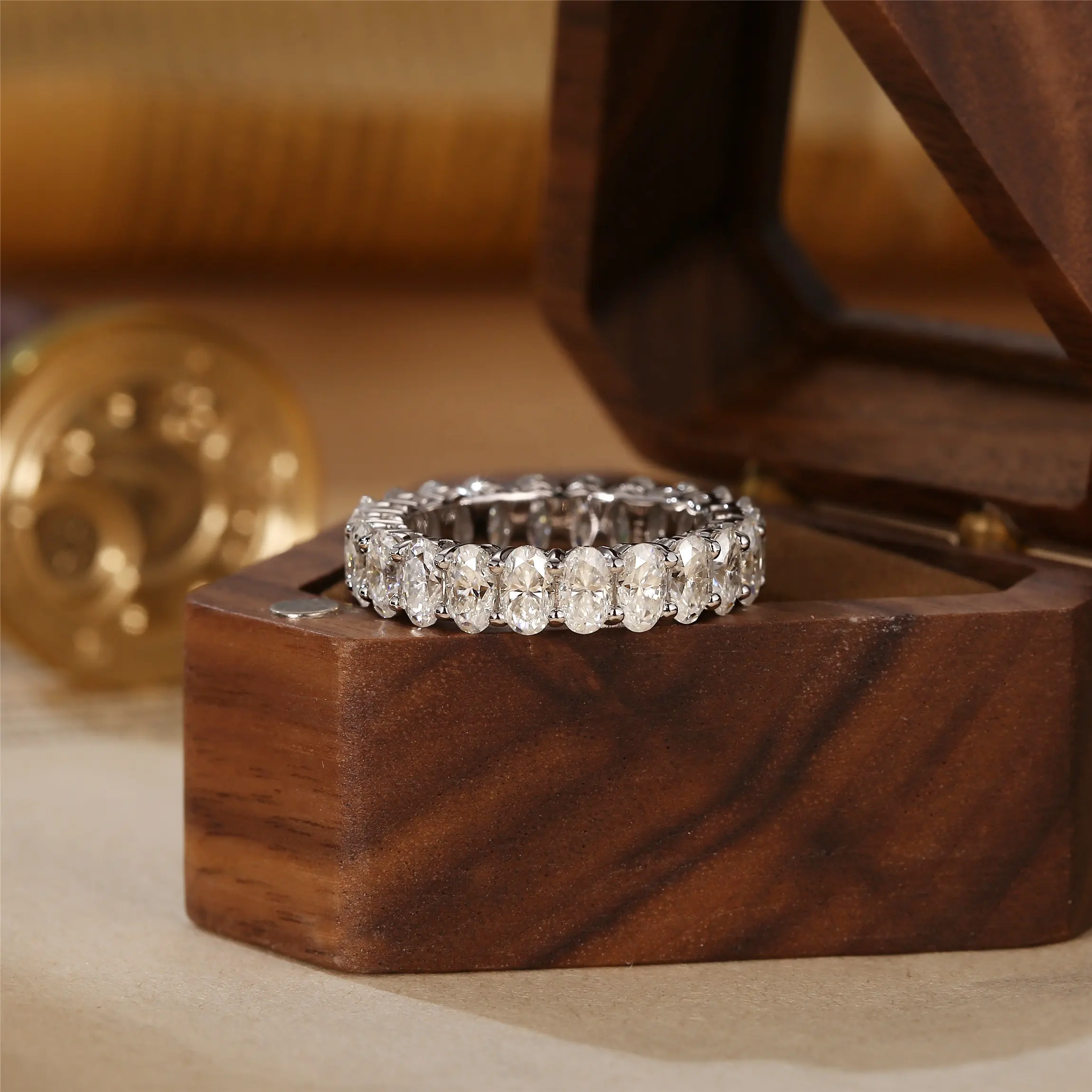 OEM ODM Hiphop Oval Eternity Band 0.3ct sentetik elmas nişan Moissanite tam aşk yüzüğü bant
