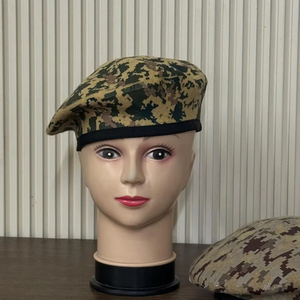 Béret français personnalisé en gros feutre de laine chaud d'hiver avec maille de sécurité divers modèles pour les fêtes formelles en plein air - Product Image 1