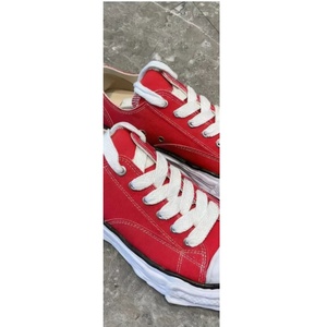 Venta directa de fábrica de zapatillas de lona rojas a la moda, zapatos planos con cordones versátiles y cómodos, zapatos casuales para caminar. - Product Image 2