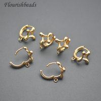 Accessoires de bijoux de conception spéciale creux rond Rectangle forme plaqué or laiton métal boucle d'oreille crochet fermoirs