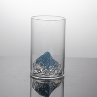 Verre à eau, jus ou whisky en verre transparent fait main avec base 3D montagne et points de couleur, idéal pour la décoration de bar à domicile et comme cadeau