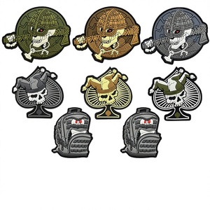Parche Vikingo Chastiser de Payaso Negro, Insignia de Moral con Luz Nocturna para Brazalete, PVC Silicona Resistente al Agua, Forma Irregular 10x9cm - Product Image 3