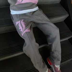 Ensemble de survêtement pour homme avec broderie personnalisée, effet délavé et décoloré, comprenant un sweat à capuche et un pantalon de jogging évasé - Product Image 3