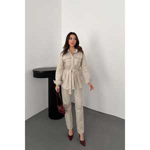 Conjunto de Traje Gabardina Beige para Mujer, Disponible al por Mayor - Product Image 5