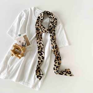 ผ้าพันคอไหมลายเสือดาวลายจุด ผูกโบว์เล็ก ใช้เป็นริบบิ้นผูกผม ผ้าพันคอ ผ้าพันหูหิ้วกระเป๋า หรือใช้ตกแต่งกระเป๋า - Product Image 4