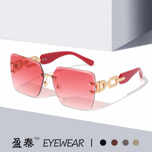 Lunettes de soleil carrées sans monture Yingtai, chaîne en métal rouge, protection UV400, lunettes de soleil tendance pour femmes - Product Image 1