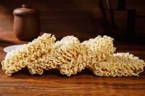 Nouilles asiatiques très vendues au <span class=keywords><strong>goût</strong></span> de jaune d'œuf salé et de sauce à la viande traditionnelle de Pékin, saveur riche et préparation facile - Product Image 6