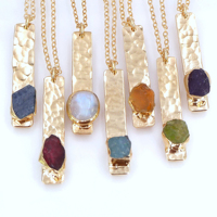 Collier personnalisé en acier inoxydable avec certificat CE, motif cube délicat et pierres de naissance multiples pour femme – Le cadeau idéal pour les fêtes