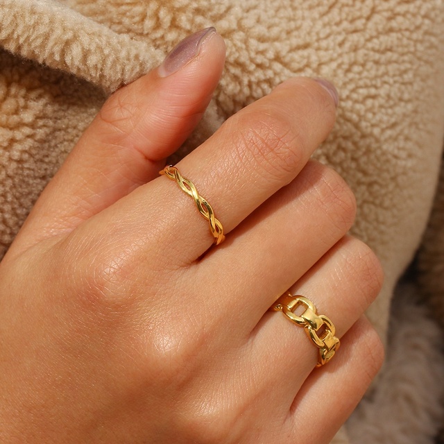 Dreamshow Minimalist Dainty Super Thin Twisted Ring Stainless Steel Gold Plated Chain Ring Jewelry for Women