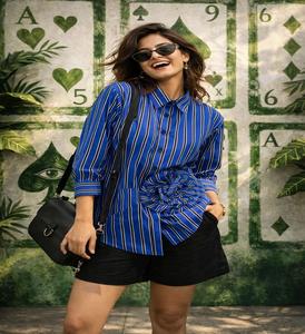 Camisa Clásica en Oferta, Cuello Camisero, Mezcla de Algodón, Rayas Azules, con Detalle de Nudo Frontal, Estilo Casual/Vacaciones para Mujer - Product Image 1