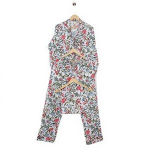 Ensemble pyjama en coton imprimé floral pour femmes, manches longues, col mandarin, longueur complète, vêtements de nuit doux et confortables, saison du printemps - Product Image 1