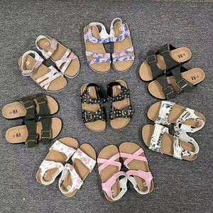 सस्ते बच्चों के सैंडल ग्रीष्मकालीन नए ओपन-टो चप्पल नरम आरामदायक समुद्र तट जूते थोक - Product Image 1