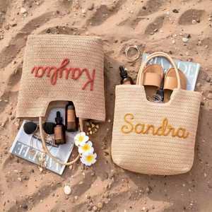 Sac de plage personnalisé en paille tressée en mélange coton-lin avec nom brodé en chenille pour voyage entre filles, enterrement de vie de jeune fille, demoiselle d'honneur - Product Image 2