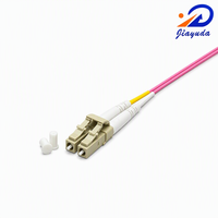 Cordon de brassage fibre optique multimode Elite LC Duplex OM4 Erika Violet 50/125µm 100G à large bande passante pour centre de données