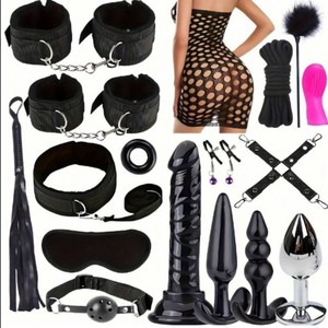 Ensemble de bondage avec combinaison en peluche, fouet, menottes, dispositifs de retenue masculins, stimulateur clitoridien et kit de jeux SM - Product Image 2