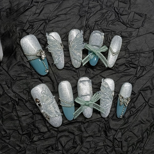 <span class=keywords><strong>Faux</strong></span> ongles autocollants style sirène avec dégradé turquoise, chaînes de cristaux et accents papillons - Product Image 3