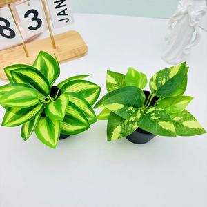 Planta Artificial en Maceta Verde de 16 cm, Decoración Interior de Plástico y Seda, Mini Adorno para Oficina, Balcón o Dormitorio - Product Image 4