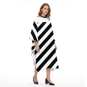 Capa de Peluquería con Diseño Icónico de Rayas Diagonales - Capa de Barbero Impermeable y Cómoda con Cuello Ajustable - Product Image 5