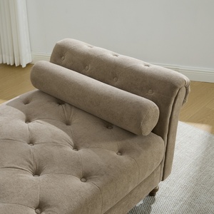 Chaise longue imbottita personalizzata con braccioli arrotolati in tessuto vintage, panca con gambe in legno massello per soggiorno, panca decorativa all'ingrosso - Product Image 3