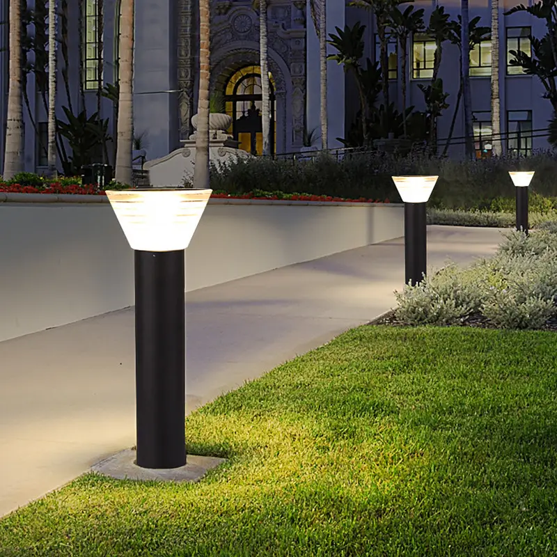 Hot-selling-high-lumen solar pillar light lamps for decorative garden LED outdoor solar panel post lights