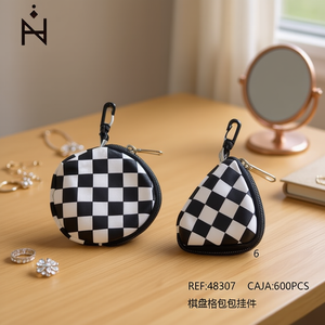 Estuche para joyas Llavoro Checkerboard con cierre de cremallera, material de poliuretano, estilo minimalista para almacenamiento 48307 - Product Image 2