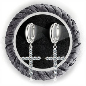 ต่างหูเงินแท้ 925 ชุบทอง ประดับเพชรโมอิสซาไนต์เกรด D 0.18 กะรัต ดีไซน์รูปกากบาท สไตล์ฮิปฮอป หรูหรา - Product Image 3